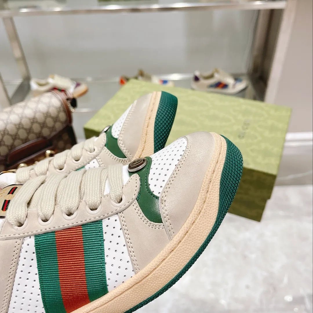 👟👟Ex-factory price 480👟👟 GUCCI’s first generation of dirty shoes was born, adding a star to the luxury world Trendy brands, alternative, magical, retro, etc. are integrated into one. The contrasting colors of cowhide fabrics stimulate the vision. Various combinations and various techniques. ✍ Among them, the Gucci logo pattern is interspersed with design, which is vivid. The cowhide punching process is retro and old, and the logo element of trendy men and trendy women. Original original and correct lining, imported fiber towels, more comfortable, shoe packaging technology increases comfort, beautiful on the outside, more beautiful on the inside, spiritual design 🌼The feet are made of beige matte cowhide, with contrasting distressed fabrics, skillful workmanship, overall color balance, imported pure T👟👟Ex-factory price U sole, no impurities, clear texture, orderly arrangement, wear-resistant and non-slip. Couple model: 34-45